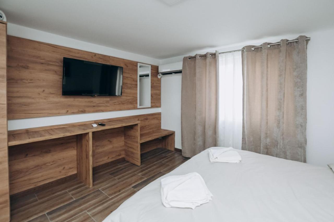 Apartmani Otasevic คลาโดโว ภายนอก รูปภาพ