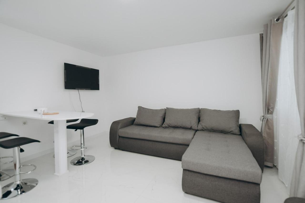 Apartmani Otasevic คลาโดโว ภายนอก รูปภาพ