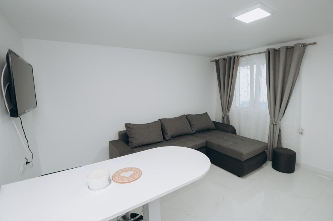 Apartmani Otasevic คลาโดโว ภายนอก รูปภาพ