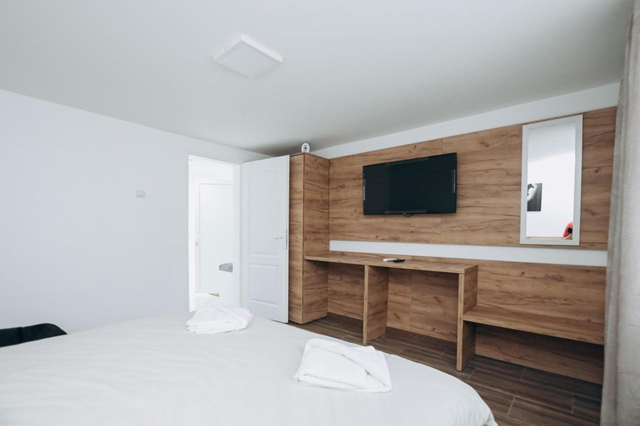 Apartmani Otasevic คลาโดโว ภายนอก รูปภาพ